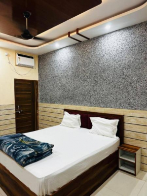 Double bed Room in Ashram behind ISKCON Temple, Vrindavan